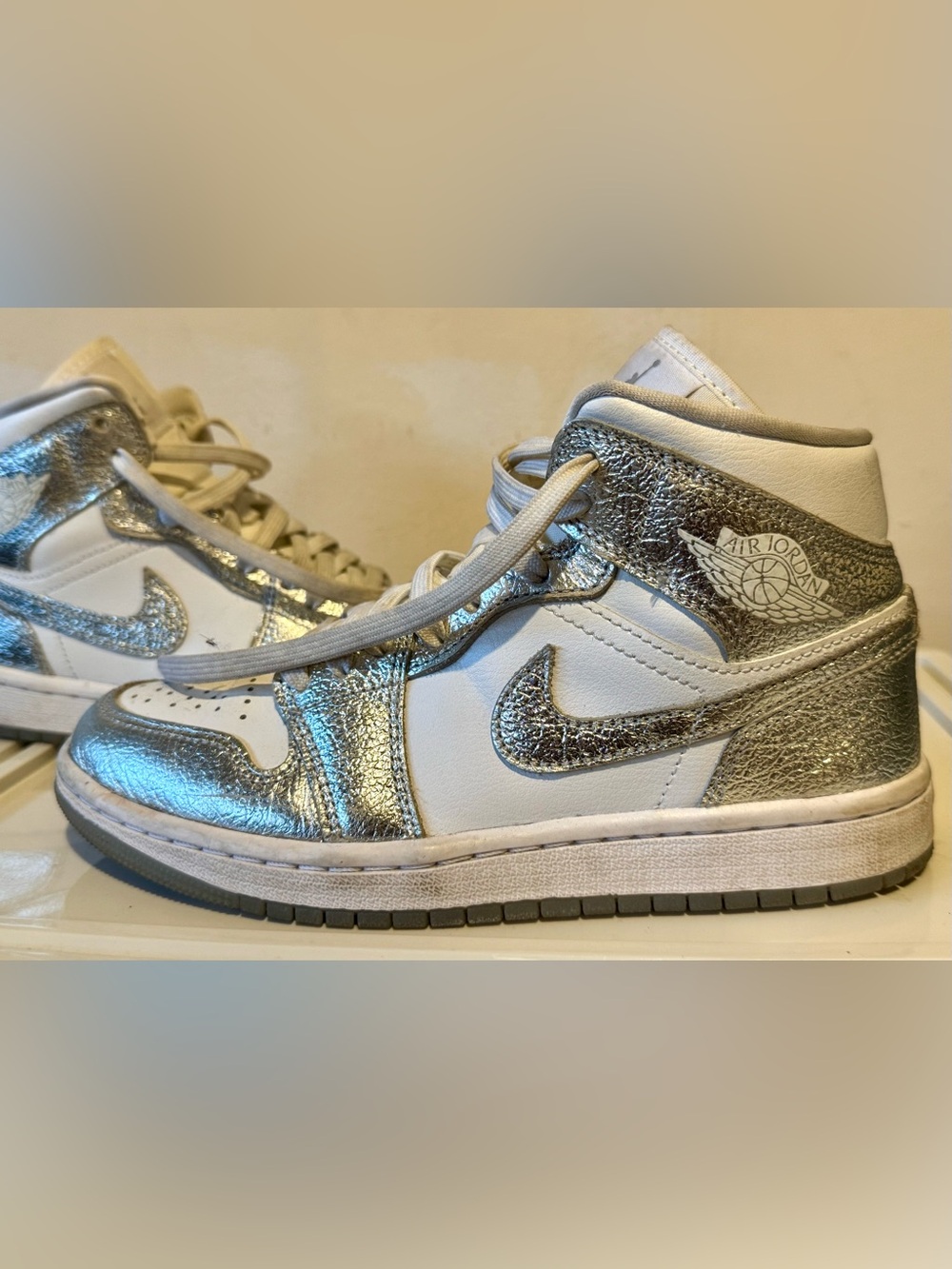 Nike Air Jordan 1 Mid SE Women’s Sneaker Metallic Silver Authentic Preloved